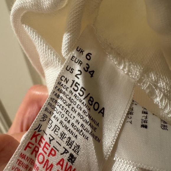 Elegant White Buttoned Women's blouse - Picture 4 of 5